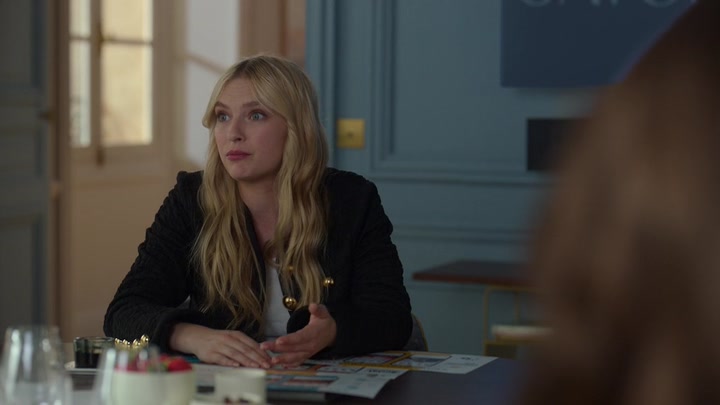 Emily_in_Paris_S02E08_WEBRip_x264-ION10_0167.jpg