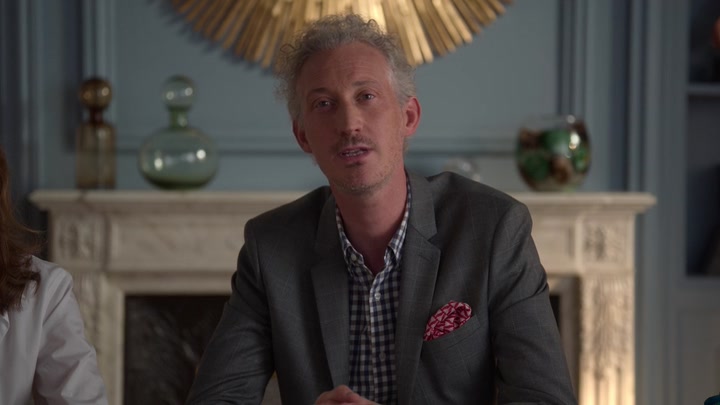 Emily_in_Paris_S02E08_WEBRip_x264-ION10_0177.jpg
