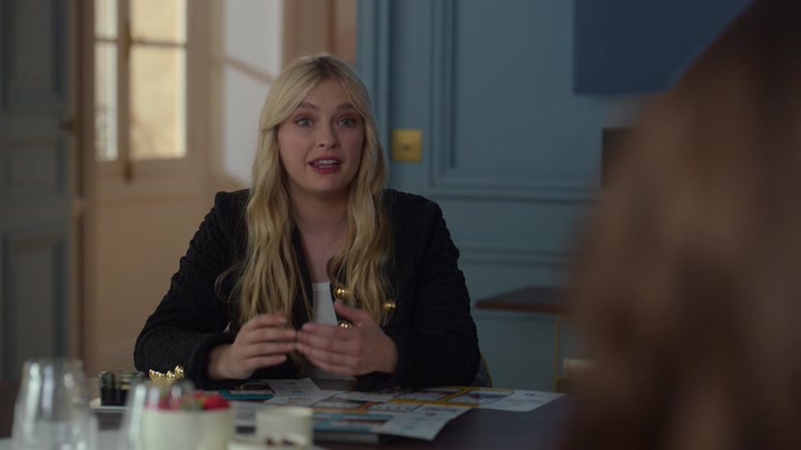 Emily_in_Paris_S02E08_WEBRip_x264-ION10_0188.jpg
