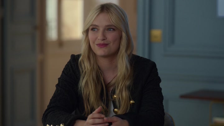 Emily_in_Paris_S02E08_WEBRip_x264-ION10_0198.jpg