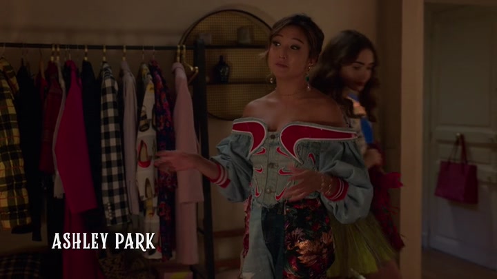 Emily_in_Paris_S02E08_WEBRip_x264-ION10_0253.jpg