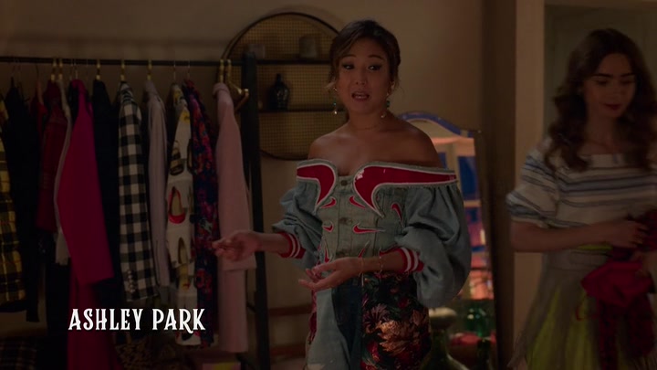 Emily_in_Paris_S02E08_WEBRip_x264-ION10_0254.jpg
