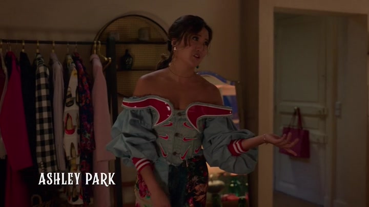 Emily_in_Paris_S02E08_WEBRip_x264-ION10_0256.jpg