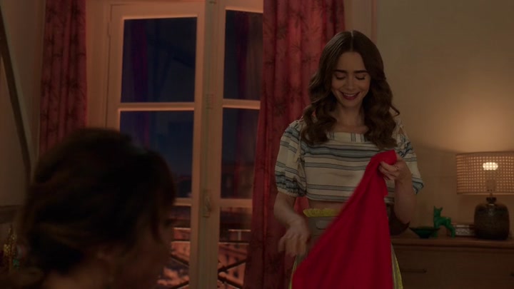 Emily_in_Paris_S02E08_WEBRip_x264-ION10_0296.jpg