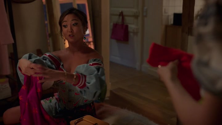 Emily_in_Paris_S02E08_WEBRip_x264-ION10_0298.jpg Emily_in_Paris_S02E08_WEBRip_x264-ION10_0298.jpg
