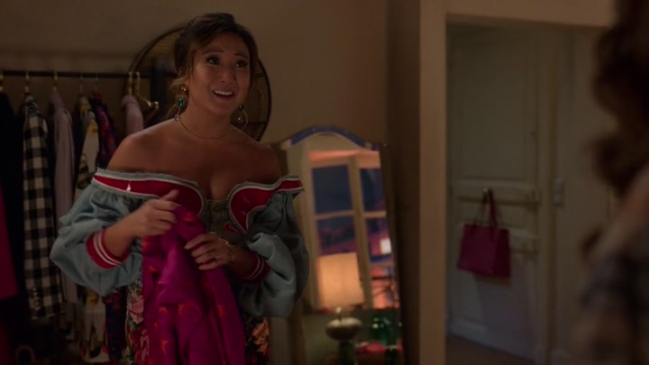 Emily_in_Paris_S02E08_WEBRip_x264-ION10_0312.jpg Emily_in_Paris_S02E08_WEBRip_x264-ION10_0312.jpg