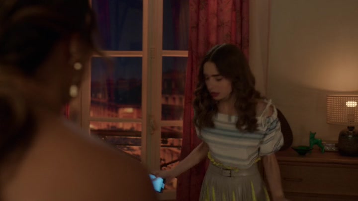 Emily_in_Paris_S02E08_WEBRip_x264-ION10_0344.jpg