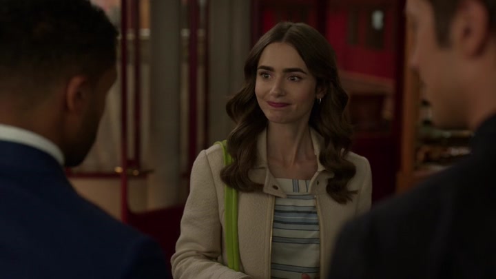 Emily_in_Paris_S02E08_WEBRip_x264-ION10_0390.jpg