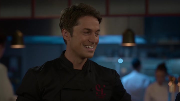 Emily_in_Paris_S02E08_WEBRip_x264-ION10_0398.jpg