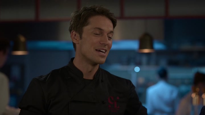 Emily_in_Paris_S02E08_WEBRip_x264-ION10_0399.jpg