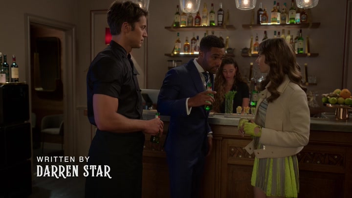 Emily_in_Paris_S02E08_WEBRip_x264-ION10_0410.jpg