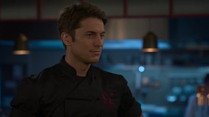 Emily_in_Paris_S02E08_WEBRip_x264-ION10_0431.jpg
