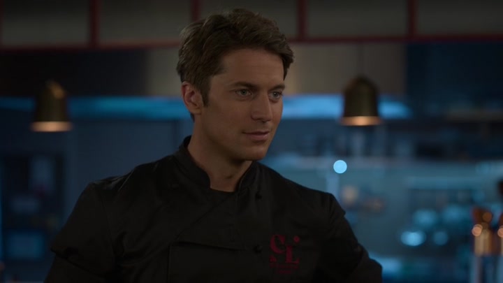 Emily_in_Paris_S02E08_WEBRip_x264-ION10_0434.jpg