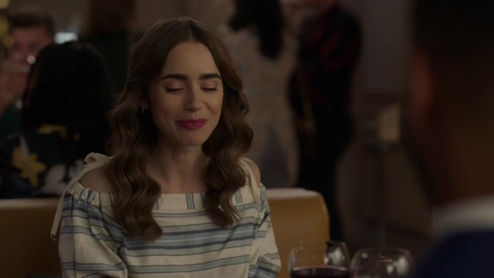 Emily_in_Paris_S02E08_WEBRip_x264-ION10_0456.jpg