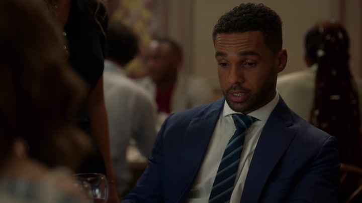 Emily_in_Paris_S02E08_WEBRip_x264-ION10_0465.jpg