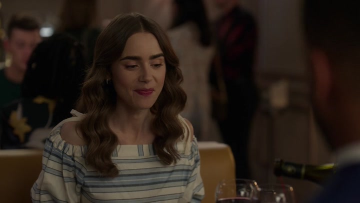 Emily_in_Paris_S02E08_WEBRip_x264-ION10_0467.jpg