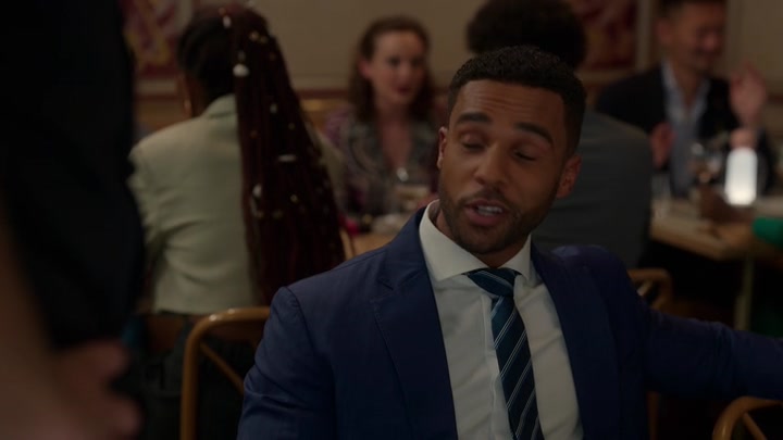 Emily_in_Paris_S02E08_WEBRip_x264-ION10_0514.jpg