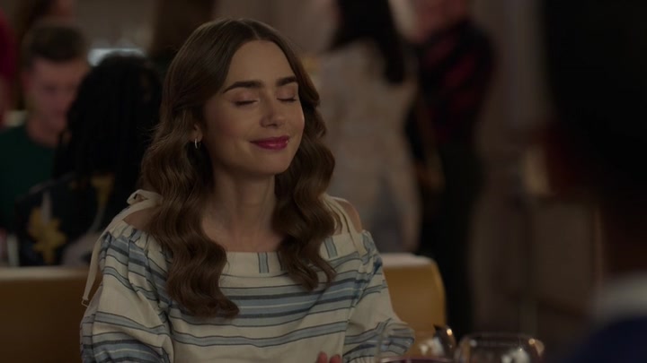 Emily_in_Paris_S02E08_WEBRip_x264-ION10_0517.jpg