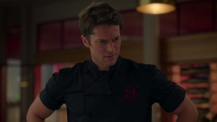 Emily_in_Paris_S02E08_WEBRip_x264-ION10_0523.jpg
