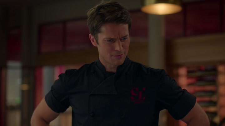 Emily_in_Paris_S02E08_WEBRip_x264-ION10_0524.jpg