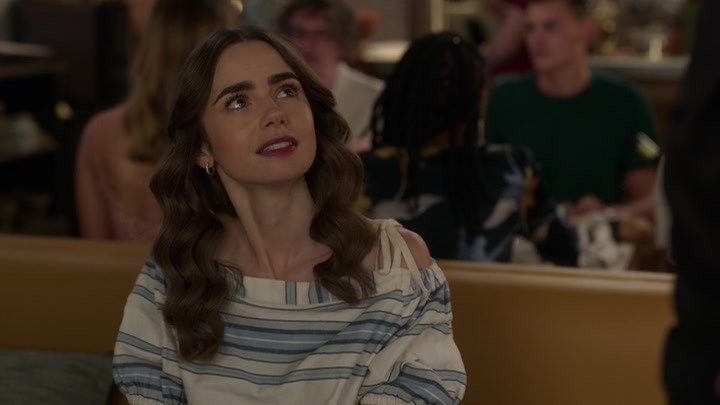 Emily_in_Paris_S02E08_WEBRip_x264-ION10_0526.jpg