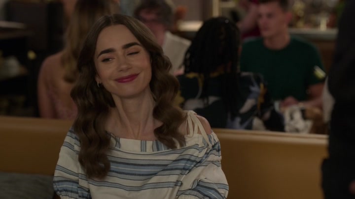 Emily_in_Paris_S02E08_WEBRip_x264-ION10_0528.jpg
