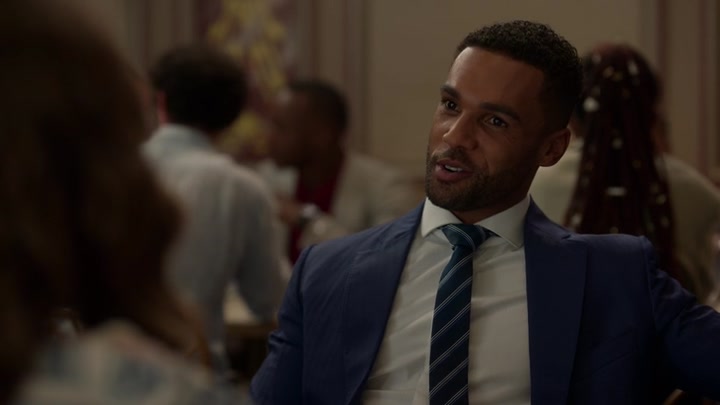 Emily_in_Paris_S02E08_WEBRip_x264-ION10_0539.jpg