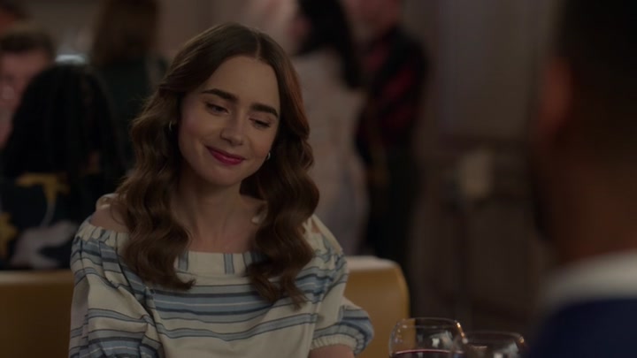 Emily_in_Paris_S02E08_WEBRip_x264-ION10_0541.jpg