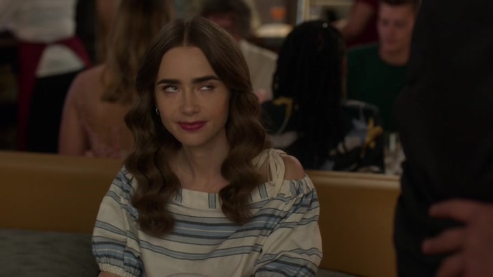Emily_in_Paris_S02E08_WEBRip_x264-ION10_0546.jpg