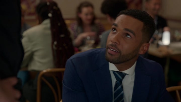 Emily_in_Paris_S02E08_WEBRip_x264-ION10_0567.jpg
