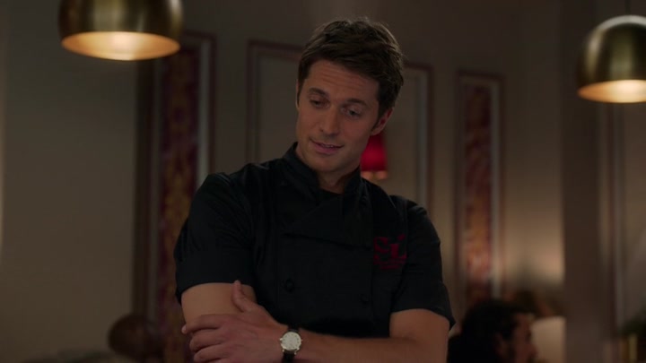 Emily_in_Paris_S02E08_WEBRip_x264-ION10_0573.jpg