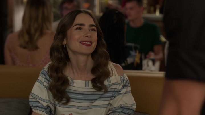 Emily_in_Paris_S02E08_WEBRip_x264-ION10_0588.jpg