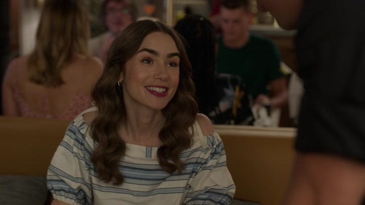Emily_in_Paris_S02E08_WEBRip_x264-ION10_0591.jpg