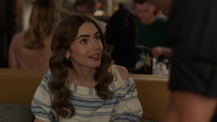 Emily_in_Paris_S02E08_WEBRip_x264-ION10_0600.jpg