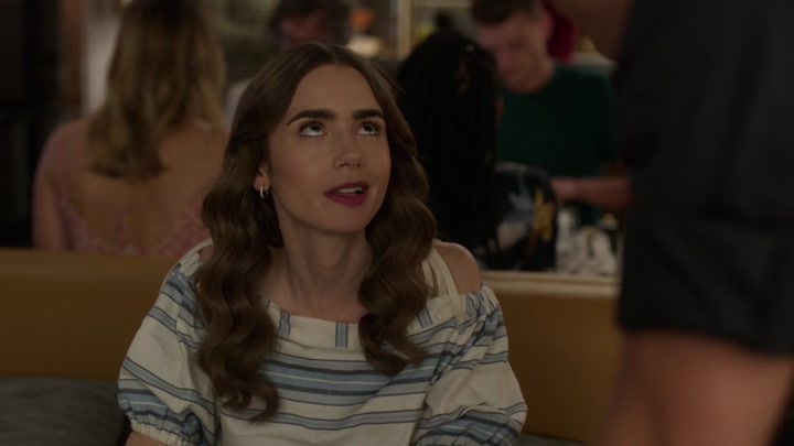 Emily_in_Paris_S02E08_WEBRip_x264-ION10_0602.jpg