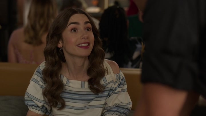 Emily_in_Paris_S02E08_WEBRip_x264-ION10_0619.jpg