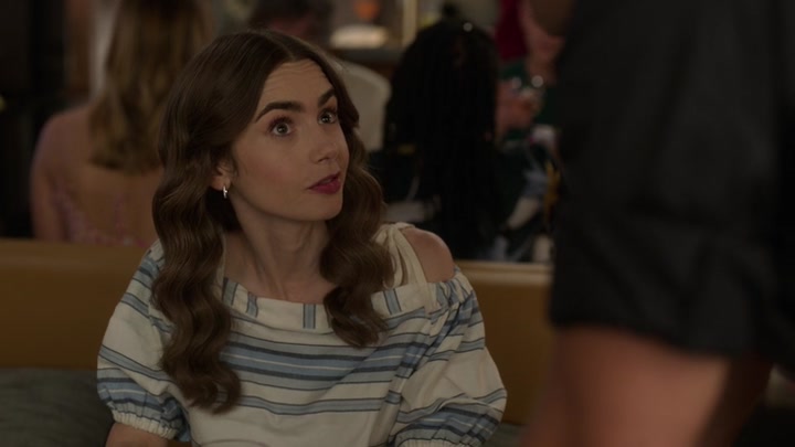 Emily_in_Paris_S02E08_WEBRip_x264-ION10_0624.jpg