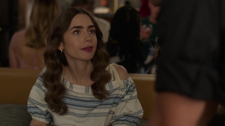 Emily_in_Paris_S02E08_WEBRip_x264-ION10_0625.jpg