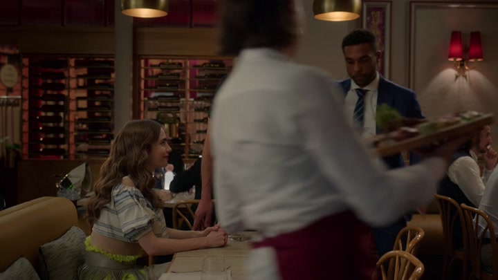 Emily_in_Paris_S02E08_WEBRip_x264-ION10_0633.jpg