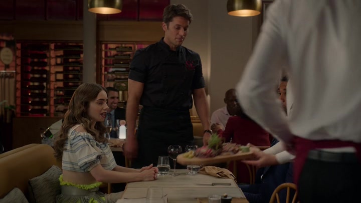 Emily_in_Paris_S02E08_WEBRip_x264-ION10_0637.jpg