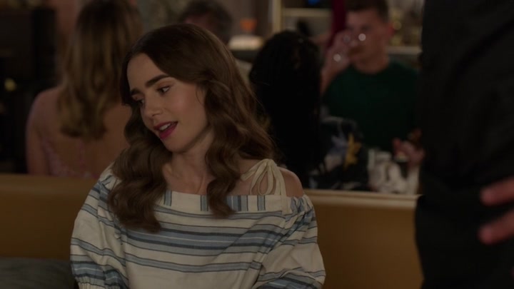 Emily_in_Paris_S02E08_WEBRip_x264-ION10_0643.jpg