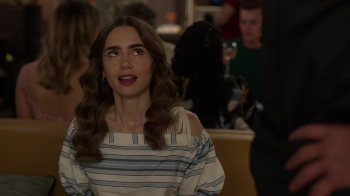 Emily_in_Paris_S02E08_WEBRip_x264-ION10_0645.jpg