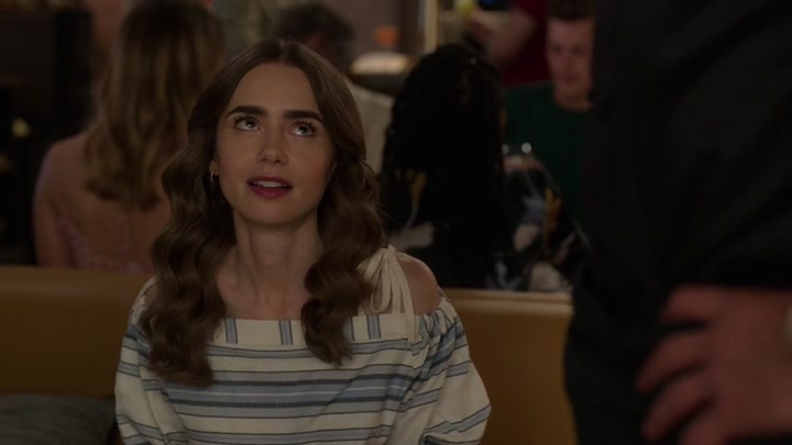 Emily_in_Paris_S02E08_WEBRip_x264-ION10_0646.jpg