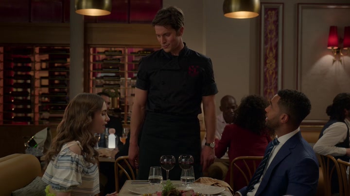 Emily_in_Paris_S02E08_WEBRip_x264-ION10_0665.jpg