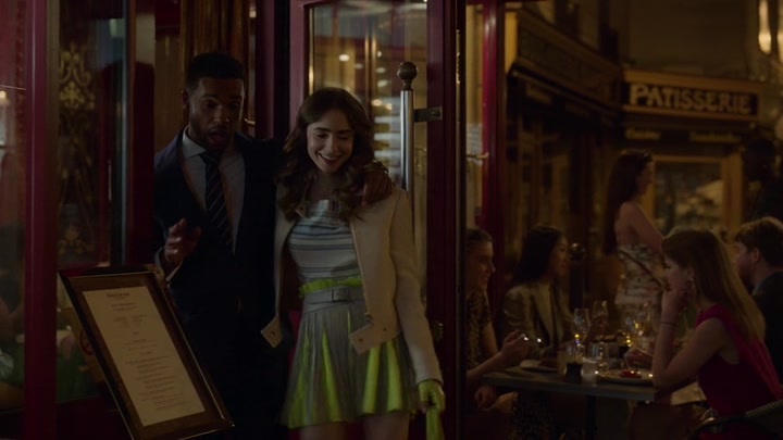 Emily_in_Paris_S02E08_WEBRip_x264-ION10_0685.jpg