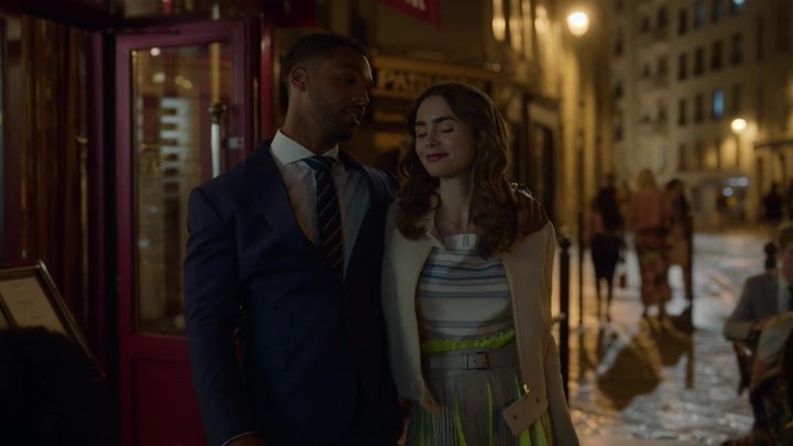 Emily_in_Paris_S02E08_WEBRip_x264-ION10_0692.jpg