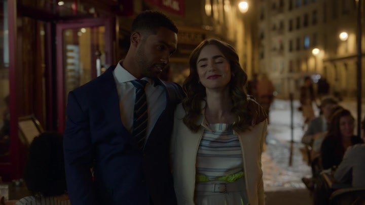 Emily_in_Paris_S02E08_WEBRip_x264-ION10_0695.jpg