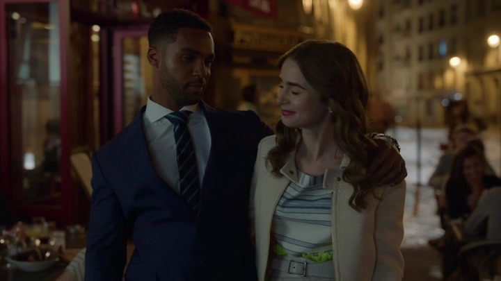 Emily_in_Paris_S02E08_WEBRip_x264-ION10_0697.jpg