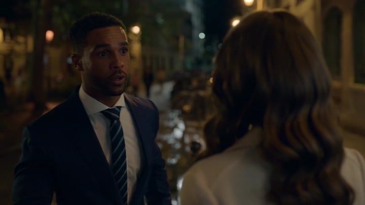 Emily_in_Paris_S02E08_WEBRip_x264-ION10_0708.jpg