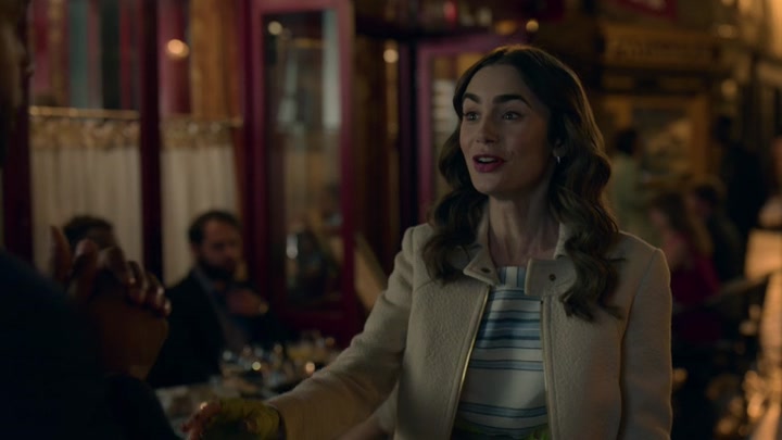 Emily_in_Paris_S02E08_WEBRip_x264-ION10_0712.jpg